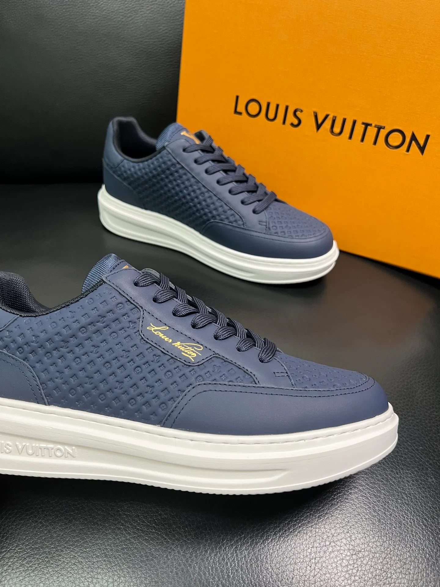 Men's shoes 💰740 Lv high quality top crafts Louis Vuitton sports shoes counter synchronized with original factory configuration, uppers imported from Italy, high-quality splicing colorful complex crafts, imported mesh pads soft and comfortable, soles: original soles specially provided by the original factory, T men's shoes 💰U exclusive movable molded soles super comfortable, original factory and single goods, welcome to compare, code number 38-44 (customized 45) 85867